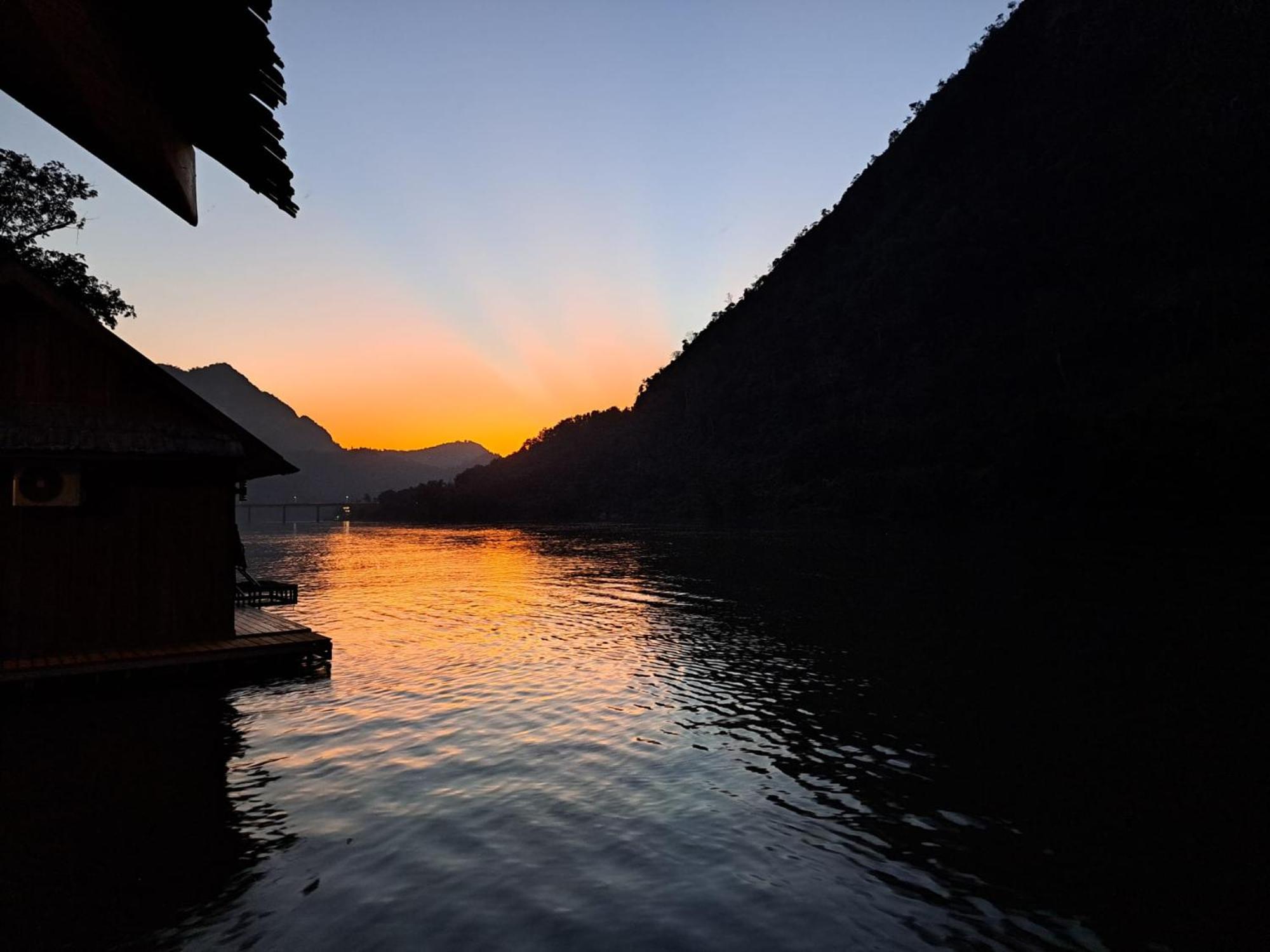 Nongkhiaw The Float House Hotel ภายนอก รูปภาพ